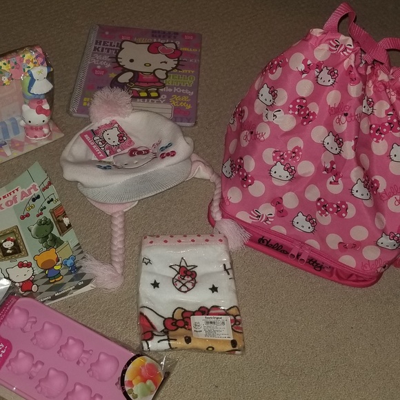 Hello Kitty bag frame hat etc- Extravaganza Gift Set value total $189! - Picture 3 of 8
